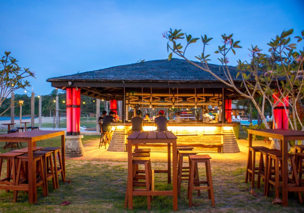 Resort Palm &